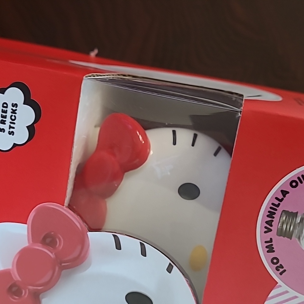 Hello Kitty Ceramic Reed Diffuser - Picture 2 of 8